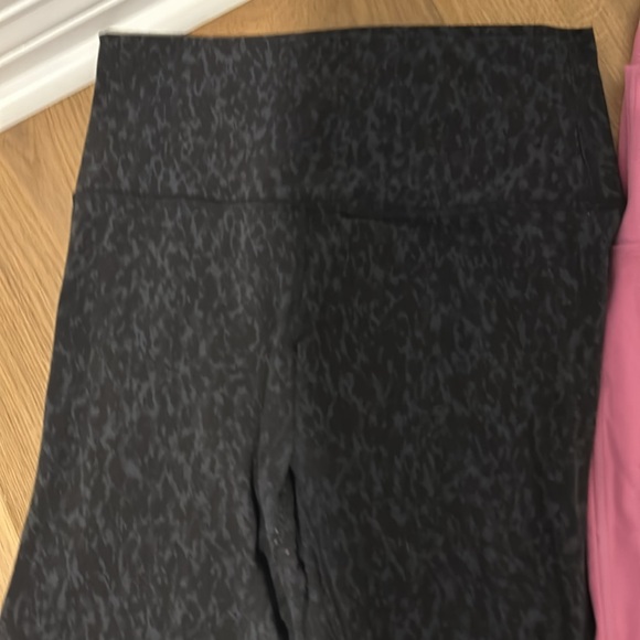 LULULEMON ALOGN LEGGINGS SIZE 6,8,8 25 inch - Picture 2 of 4